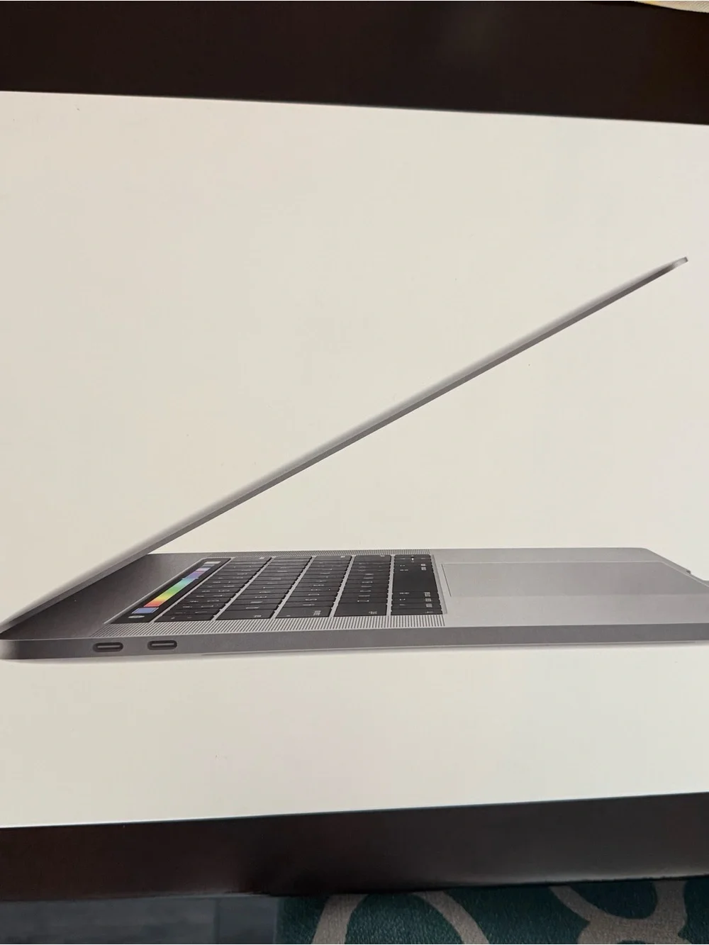 Apple MacBook Pro Laptop Computer 2017 Core i7, 15-in Display 16GB